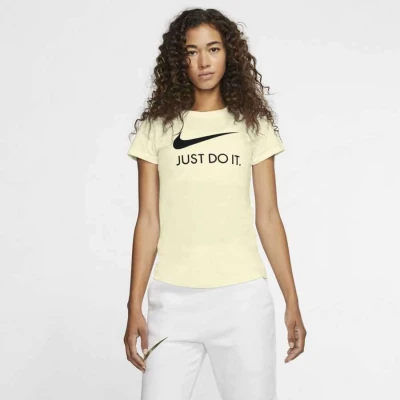 CAMISETA NIKE SPORTSWEAR FEMININA - Amarelo/preto CAMISETA NIKE SPORTSWEAR FEMININA - Amarelo/preto