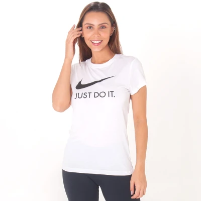 CAMISETA NIKE SPORTSWEAR FEMININA - Branco/preto CAMISETA NIKE SPORTSWEAR FEMININA - Branco/preto