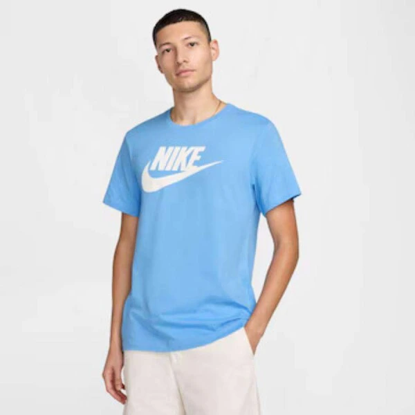 CAMISETA NIKE SPORTSWEAR ICON FUTURA MASCULINA - Azul celeste