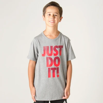 CAMISETA NIKE SPORTSWEAR JUST DO IT INFANTIL - Cinza