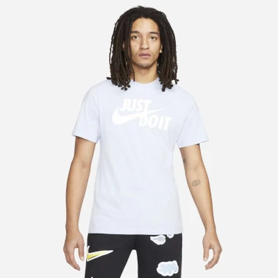 CAMISETA NIKE SPORTSWEAR JUST DO IT MASCULINA - Azul celeste CAMISETA NIKE SPORTSWEAR JUST DO IT MASCULINA - Azul celeste