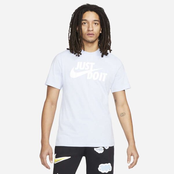 CAMISETA NIKE SPORTSWEAR JUST DO IT MASCULINA - Azul celeste