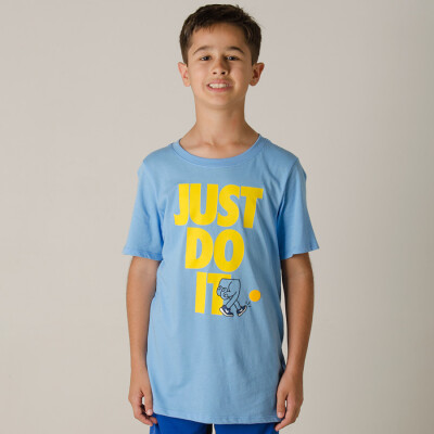 CAMISETA NIKE SPORTSWEAR KICK INFANTIL - Azul celeste