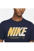 CAMISETA NIKE SSNL GFX STORY PACK MANGA CURTA MASCULINA - Marinho CAMISETA NIKE SSNL GFX STORY PACK MANGA CURTA MASCULINA - Marinho