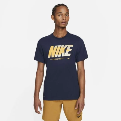 CAMISETA NIKE SSNL GFX STORY PACK MANGA CURTA MASCULINA - Marinho CAMISETA NIKE SSNL GFX STORY PACK MANGA CURTA MASCULINA - Marinho