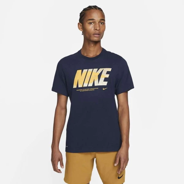 CAMISETA NIKE SSNL GFX STORY PACK MANGA CURTA MASCULINA - Marinho CAMISETA NIKE SSNL GFX STORY PACK MANGA CURTA MASCULINA - Marinho