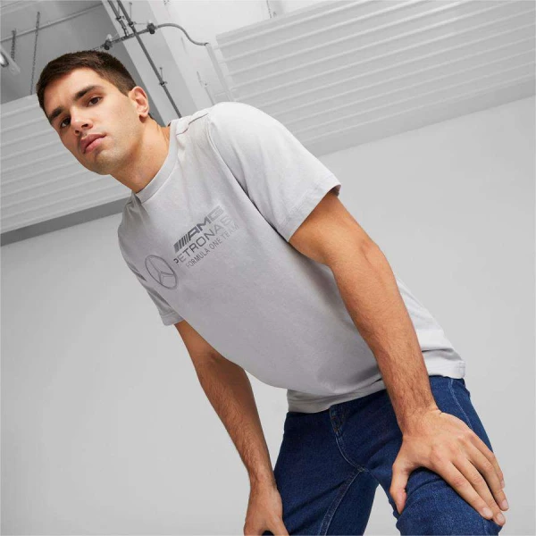 CAMISETA PUMA MERCEDES MAPF1 LOGO TEE MASCULINA - Cinza CAMISETA PUMA MERCEDES MAPF1 LOGO TEE MASCULINA - Cinza