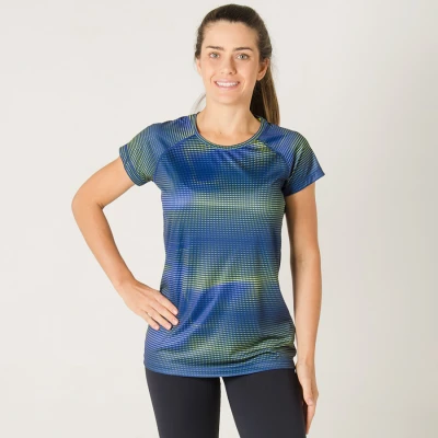 CAMISETA PUMA STYFR GRAPHIC S/S TEE FEMININA - Azul/amarelo CAMISETA PUMA STYFR GRAPHIC S/S TEE FEMININA - Azul/amarelo