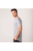 CAMISETA UNDER ARMOUR BASELINE LONG LINE MASCULINA - Cinza CAMISETA UNDER ARMOUR BASELINE LONG LINE MASCULINA - Cinza