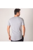 CAMISETA UNDER ARMOUR BASELINE LONG LINE MASCULINA - Cinza CAMISETA UNDER ARMOUR BASELINE LONG LINE MASCULINA - Cinza