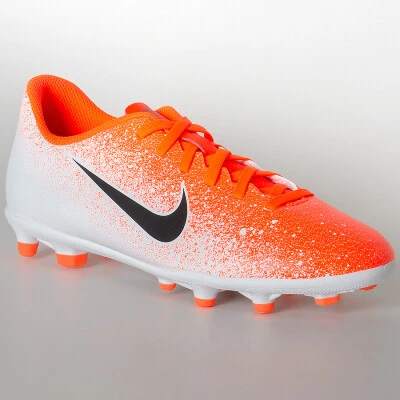 CHUTEIRA CAMPO NIKE VAPOR 12 CLUB (GS) FG INFANTIL - Laranja/branco