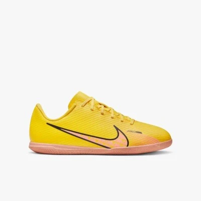 CHUTEIRA NIKE MERCURIAL VAPOR 15 CLUB FUTSAL INFANTIL - Amarelo/rosa