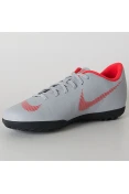 CHUTEIRA NIKE SOCIETY VAPOR 12 CLUB TF - Cinza/vermelho