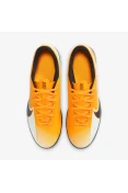 CHUTEIRA SOCIETY NIKE MERCURIAL VAPOR 13 CLUB TF MASCULINA - Laranja/branco CHUTEIRA SOCIETY NIKE MERCURIAL VAPOR 13 CLUB TF MASCULINA - Laranja/branco