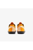 CHUTEIRA SOCIETY NIKE MERCURIAL VAPOR 13 CLUB TF MASCULINA - Laranja/branco CHUTEIRA SOCIETY NIKE MERCURIAL VAPOR 13 CLUB TF MASCULINA - Laranja/branco