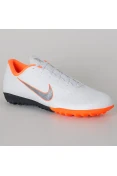 CHUTEIRA SOCIETY NIKE MERCURIALX VAPOR 12 ACADEMY TF - Branco/laranja