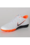 CHUTEIRA SOCIETY NIKE MERCURIALX VAPOR 12 ACADEMY TF - Branco/laranja