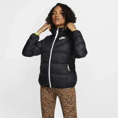 JAQUETA NIKE SPORTWEAR WINDRUNNER DOWNS-FILL FEMININA - Preto