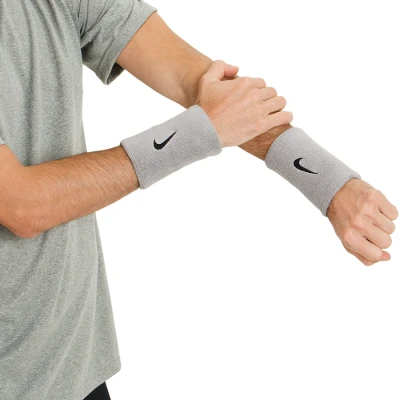 MUNHEQUEIRA NIKE SWOOSH DOUBLE WRISTBAND - Cinza/preto
