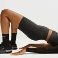 SHORTS NIKE PRO SEAMLESS FEMININO - Chumbo