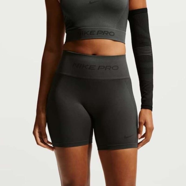 SHORTS NIKE PRO SEAMLESS FEMININO - Chumbo