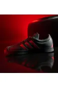 TÊNIS ADIDAS VL COURT AUDI REVOLUT F1 TEAM - Grafite/vermelho TÊNIS ADIDAS VL COURT AUDI REVOLUT F1 TEAM - Grafite/vermelho
