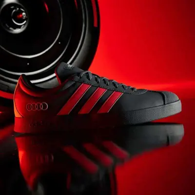 TÊNIS ADIDAS VL COURT AUDI REVOLUT F1 TEAM - Grafite/vermelho