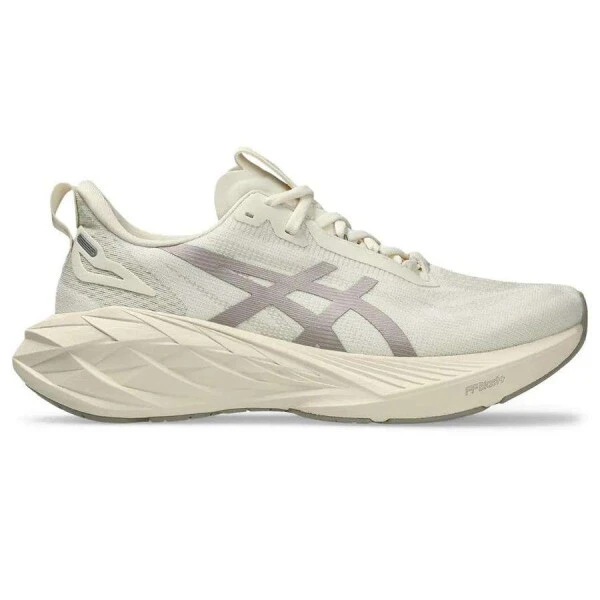 TÊNIS ASICS NOVABLAST 4 LE - Bege/cinza TÊNIS ASICS NOVABLAST 4 LE - Bege/cinza