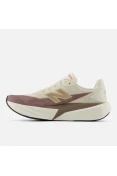 TÊNIS NEW BALANCE FUELCELL REBEL V5 FEMININO - Bege/marrom