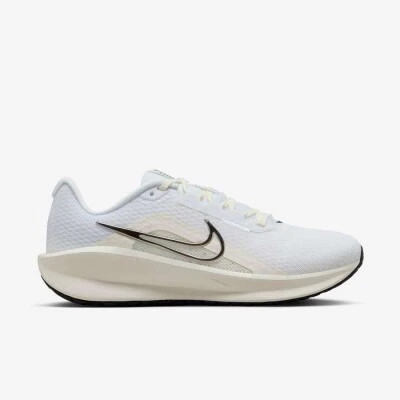 TÊNIS NIKE DOWNSHIFTER 13 FEMININO - Branco/prata