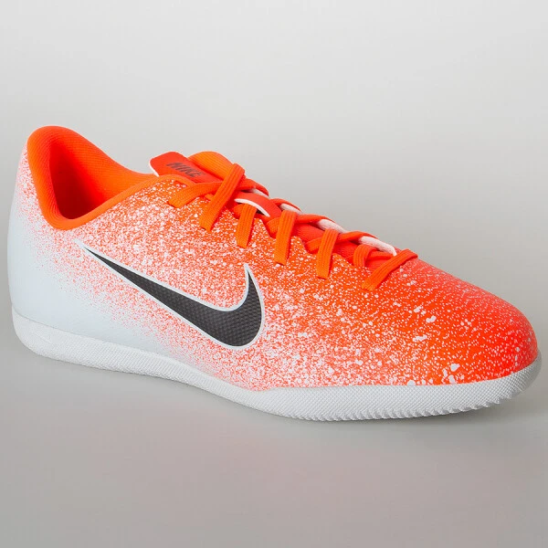 TÊNIS NIKE MERCURIAL VAPORX 12 CLUB IC INFANTIL - Laranja/branco TÊNIS NIKE MERCURIAL VAPORX 12 CLUB IC INFANTIL - Laranja/branco