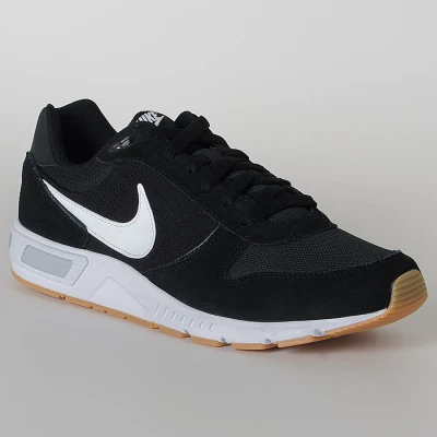 TÊNIS NIKE NIGHTGAZER MASCULINO - Preto/branco TÊNIS NIKE NIGHTGAZER MASCULINO - Preto/branco