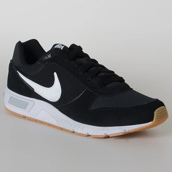 TÊNIS NIKE NIGHTGAZER MASCULINO - Preto/branco TÊNIS NIKE NIGHTGAZER MASCULINO - Preto/branco