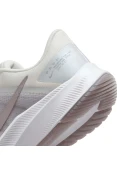 TÊNIS NIKE QUEST 4 PREMIUM FEMININO - Cinza/branco TÊNIS NIKE QUEST 4 PREMIUM FEMININO - Cinza/branco
