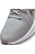 TÊNIS NIKE QUEST 4 PREMIUM FEMININO - Cinza/branco TÊNIS NIKE QUEST 4 PREMIUM FEMININO - Cinza/branco