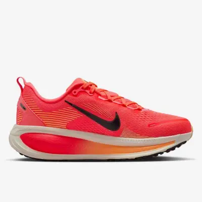 TÊNIS NIKE VOMERO 18 FEMININO - Laranja/preto