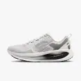 TÊNIS NIKE VOMERO 18 RR MASCULINO - Branco/cinza TÊNIS NIKE VOMERO 18 RR MASCULINO - Branco/cinza